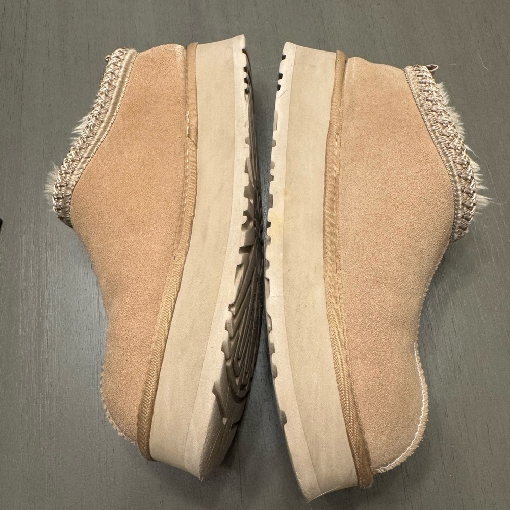 UGG Tazz II platform Beige Suede Slip-Ons - Picture 2 of 3